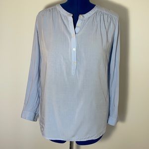 LOFT Medium EUC Henley roll-up sleeve sky blue